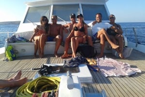 Lampedusa: Yachtausflug, Badestopps und typisches Mittagessen