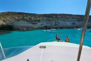 Lampedusa: Yachtausflug, Badestopps und typisches Mittagessen