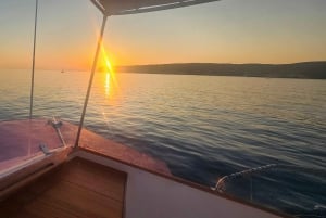 Lampedusa: Yachtausflug, Badestopps und typisches Mittagessen