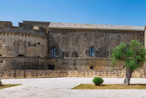 Lecce: e-bike tour to the sea with Salento brunch at the castle of Acaia