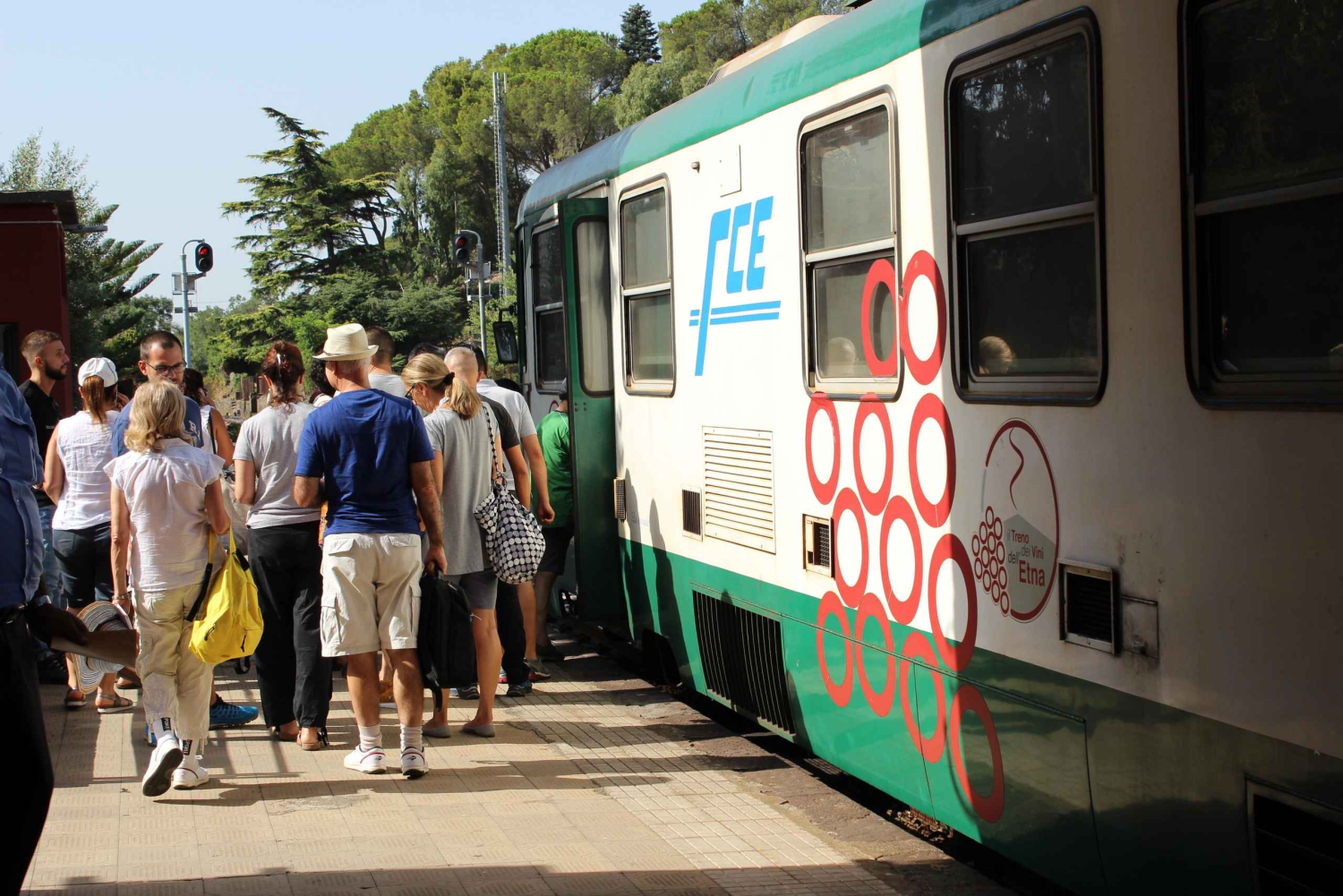 Лингваглосса: поездка на винном поезде по Этне и дегустация сицилийских вин