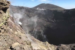 Linguaglossa: Etna-vuoren huipulle vaellus ja valinnainen 4x4-ajelu
