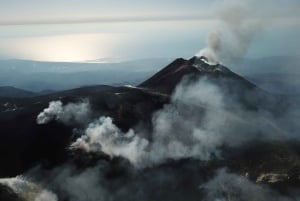 Linguaglossa: Etna-vuoren huipulle vaellus ja valinnainen 4x4-ajelu