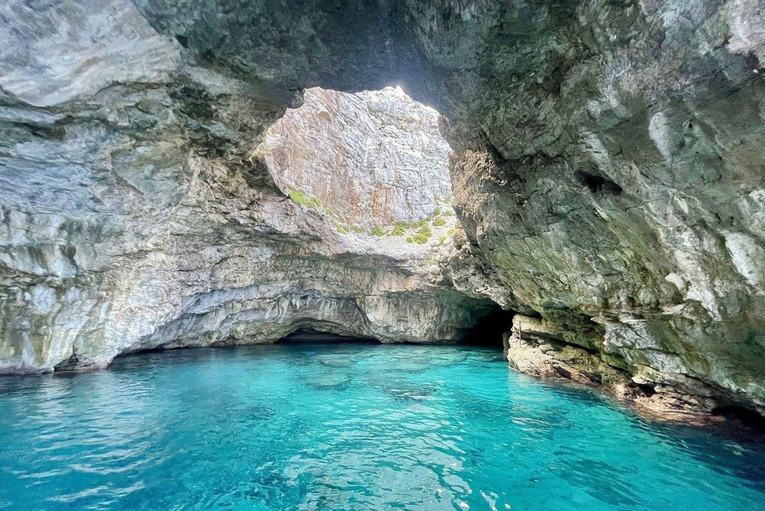 Marettimo: Private Boat Tour of 8 Caves with Snorkeling