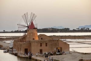 Marsala: Caminhada guiada pelas Salinas com visita a um moinho de vento