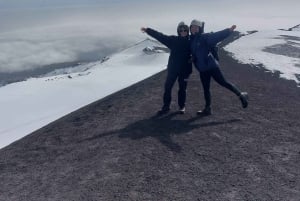 Monte Etna com recolha e entrega em Catânia: 3000 metros com teleférico e jipe