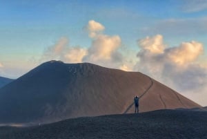 Monte Etna com recolha e entrega em Catânia: 3000 metros com teleférico e jipe