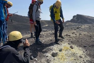 Monte Etna: Caminhada guiada pela cratera central para caminhantes avançados