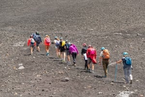 Etna: Wycieczka piesza z przewodnikiem na szczyt wulkanu z kolejką linową