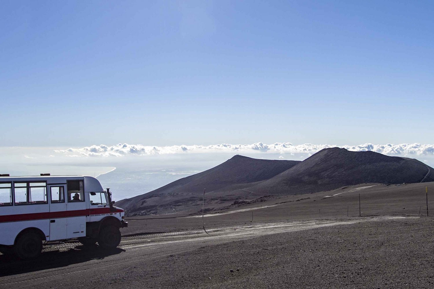 Mount Etna: Roundtrip Cable Car and 4x4 Bus Ticket