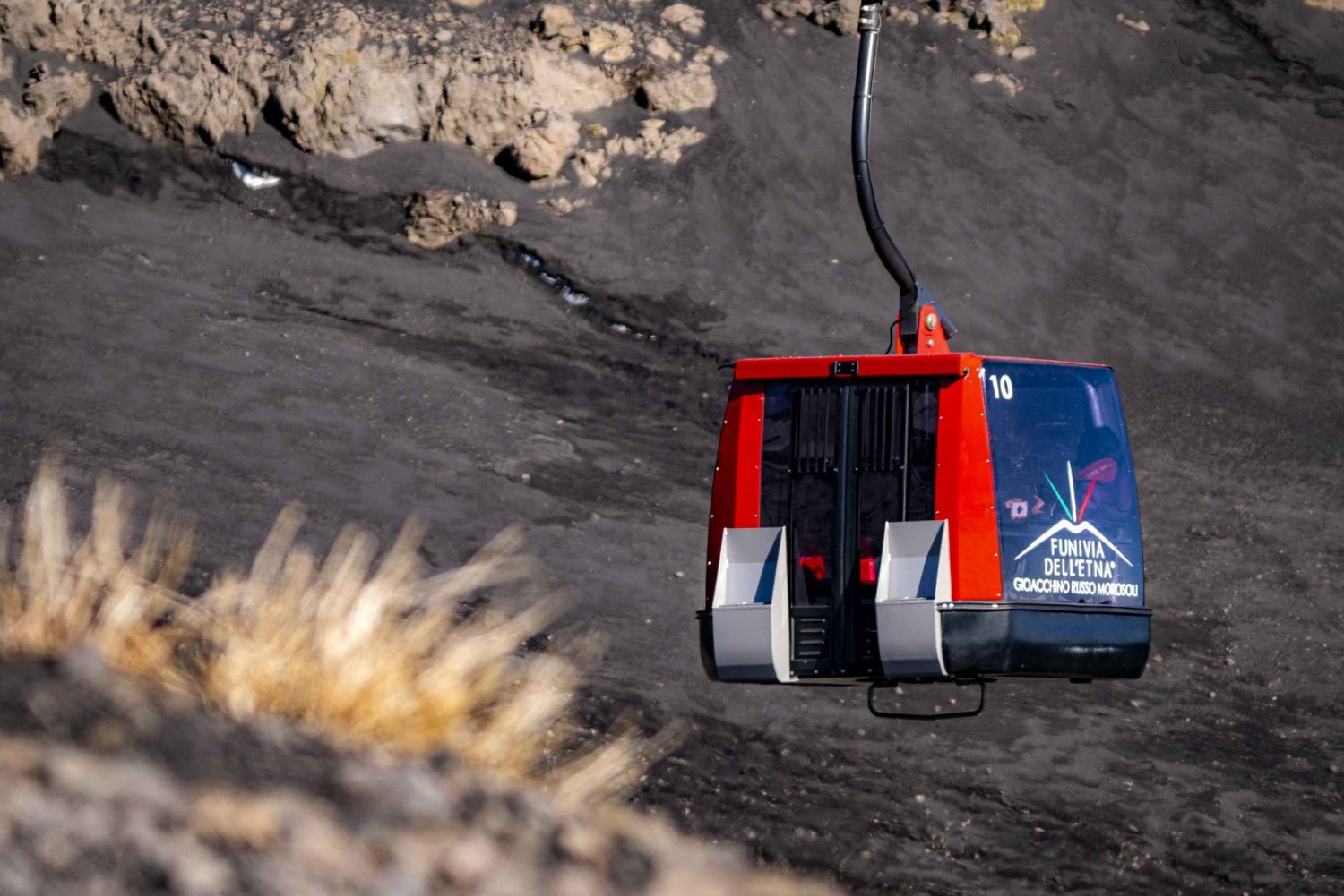 Mount Etna: Roundtrip Cable Car and 4x4 Bus Ticket