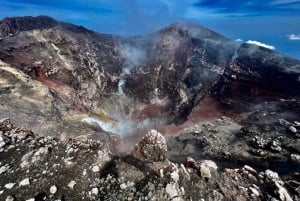 エトナ山南部：ケーブルカーと4WDジープで行く山頂の噴火口ツアー