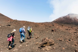 Monte Etna: impresionante caminata a la cima con entrada incluida