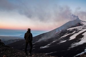 Monte Etna: Excursión al amanecer con un guía local experto