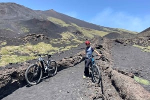 Mount Etna: Sunset e-bike day trip