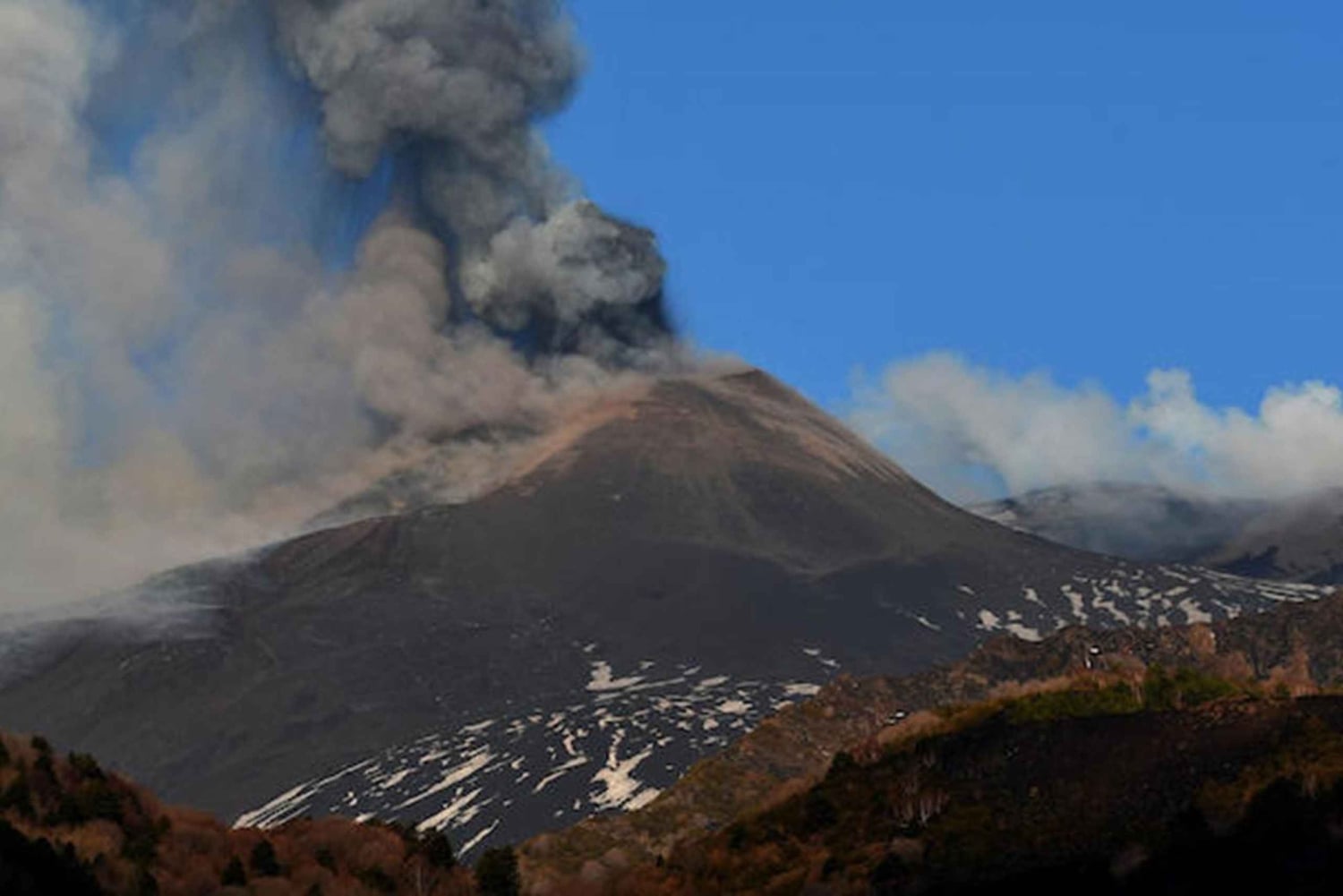 Flerspråklig tur til Etna og Taormina fra Palermo