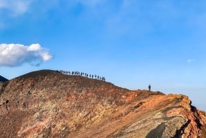 Etna: wędrówka na 3000 m z kolejką linową i 4x4