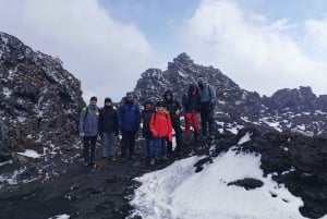 Monte Etna: Excursão de trekking de inverno com traslado opcional para Catânia