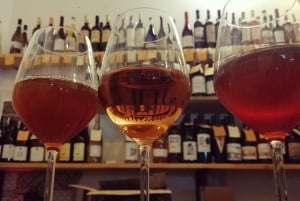 Cata de vinos naturales con aperitivos en Bottega Monteleone