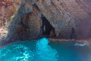 ナクソス島シュノーケリングとプロセッコ付きタオルミーナ・ボートツアー