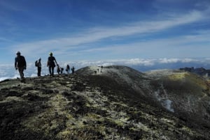 Nicolosi:Excursión de senderismo por el cráter central del Etna en teleférico y jeep