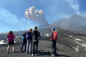 Excursión de senderismo por el cráter central del Etna con teleférico y jeep