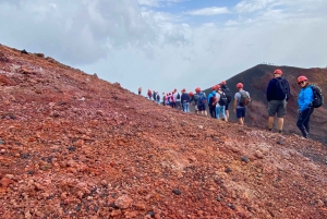 Nicolosi: Udflugt til Etnas kratere i 3000 meters højde.