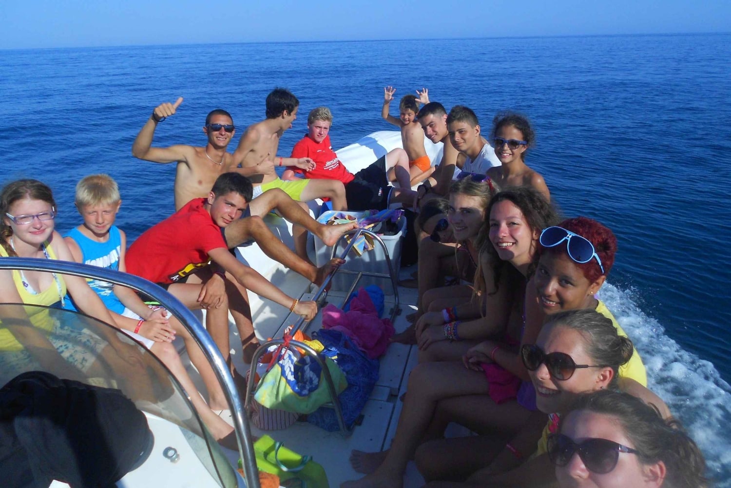 オグニーナ海岸：地元のスキッパーと行く少人数ボートツアー