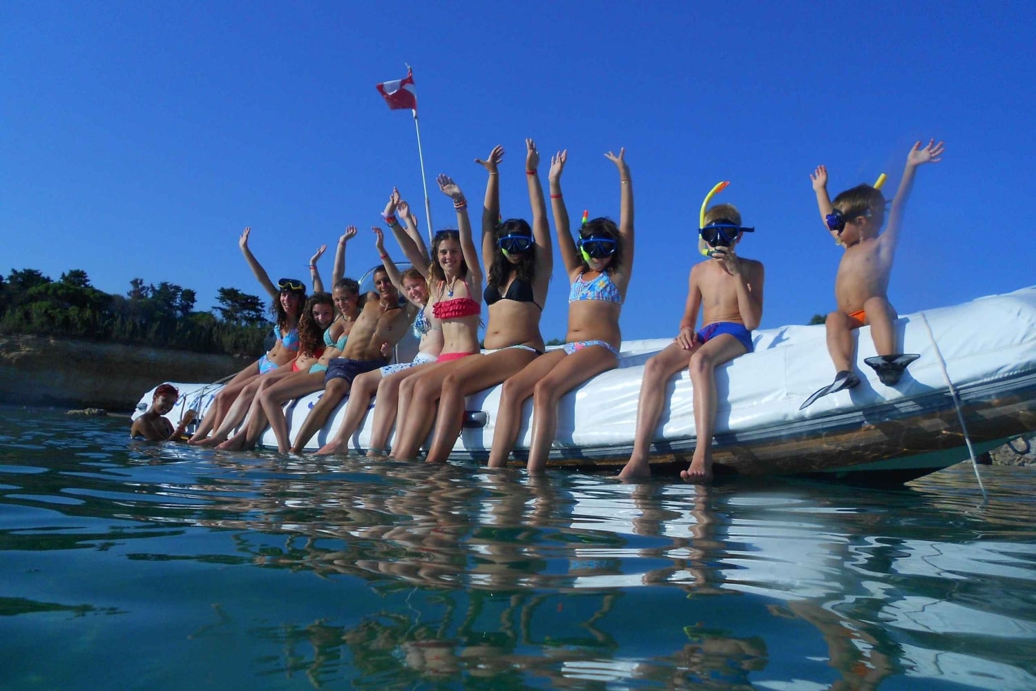 オグニーナ海岸：地元のスキッパーと行く少人数ボートツアー