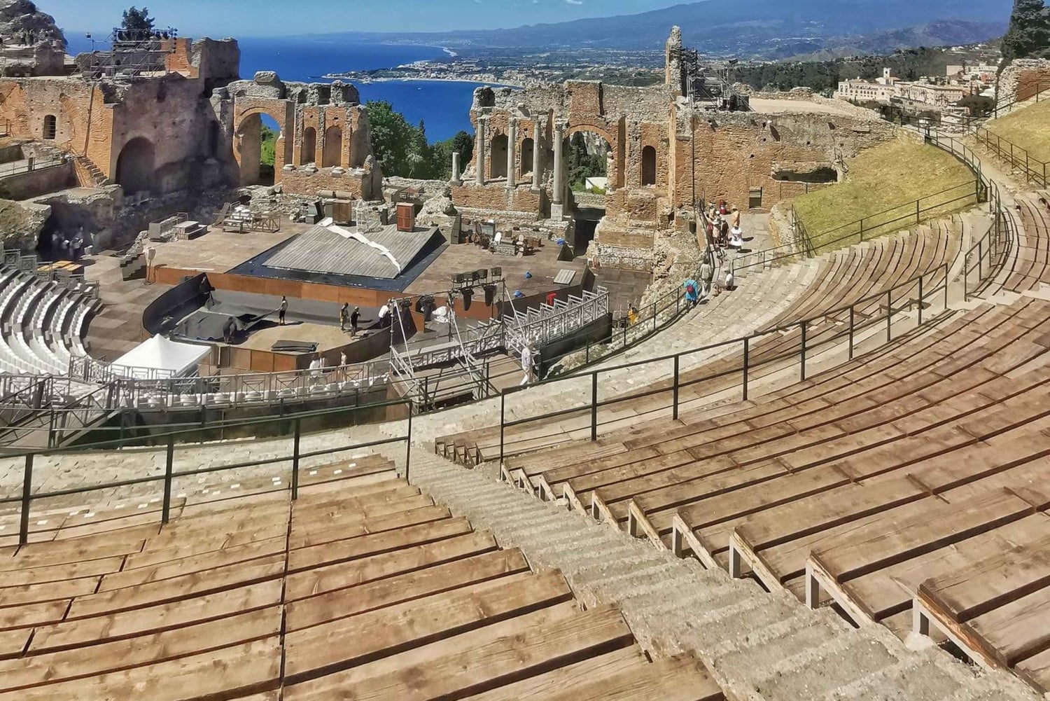 メッシーナ発タオルミーナとカステルモラ日帰りツアー