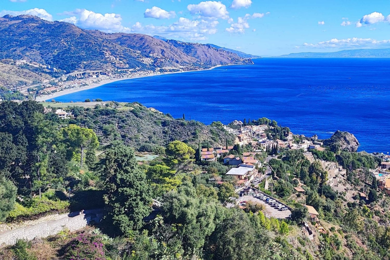 メッシーナ発タオルミーナとカステルモラ日帰りツアー