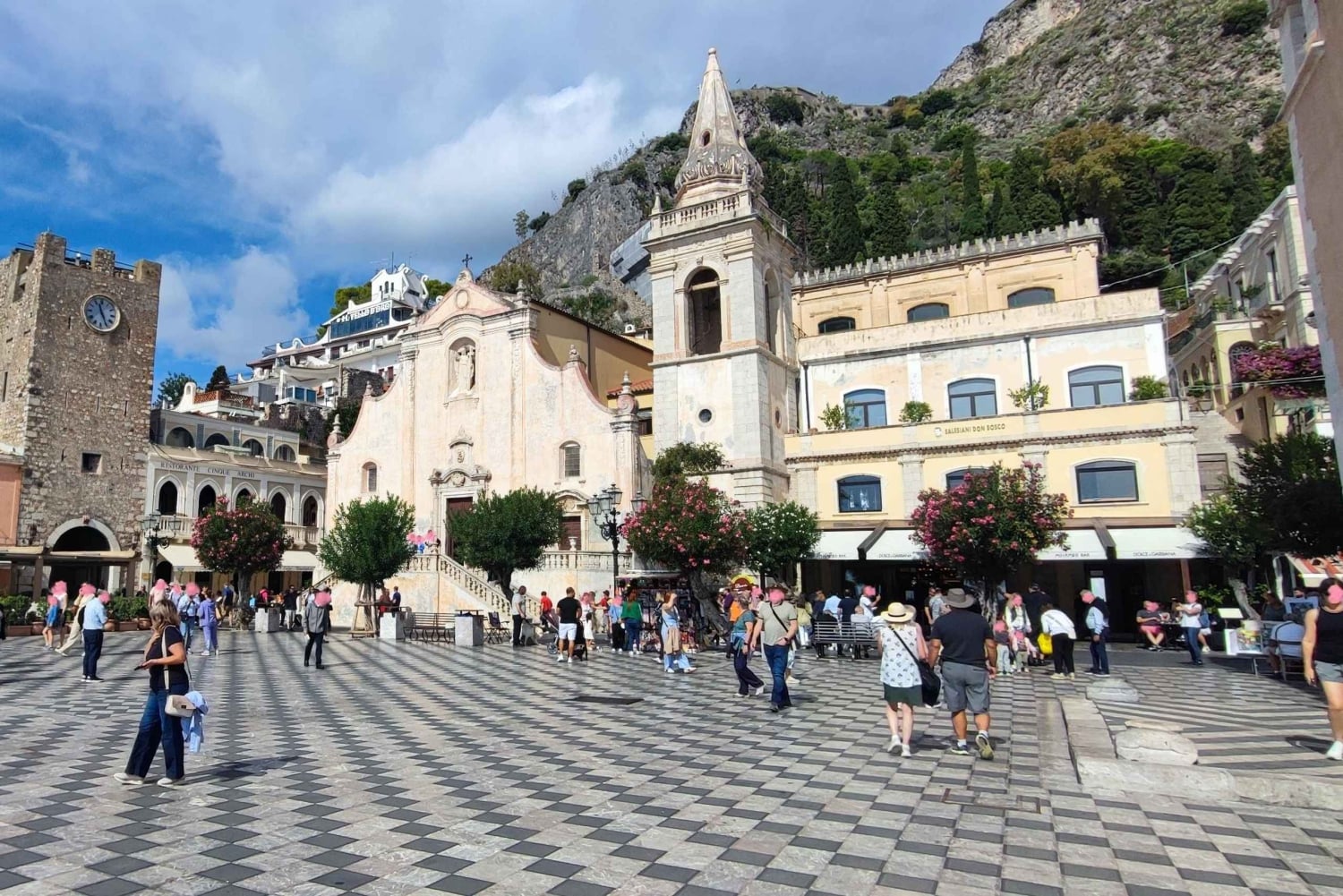 メッシーナ発タオルミーナとカステルモラ日帰りツアー