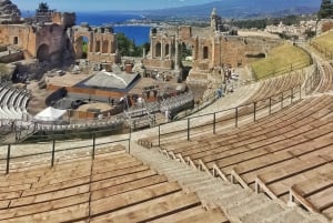 メッシーナ発タオルミーナとカステルモラ日帰りツアー