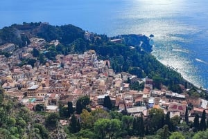 メッシーナ発タオルミーナとカステルモラ日帰りツアー