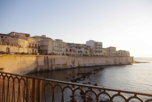 Ortigia: Private Walking Tour and Boat Trip