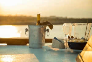 Ortygia: Sailing Tour to Plemmirio with Aperitif