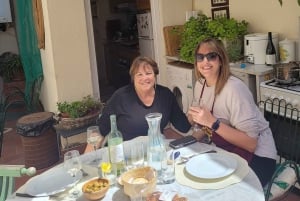 Palermo: tour di 2 ore di degustazione di formaggi e vini siciliani