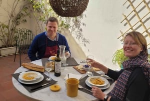 Palermo: tour di 2 ore di degustazione di formaggi e vini siciliani