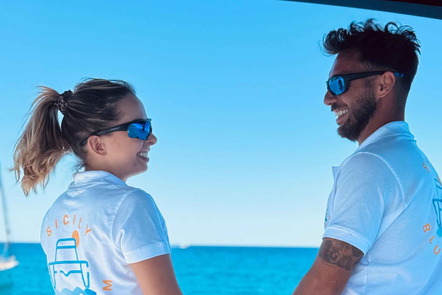 Palermo: Excursão diária de catamarã com almoço e snorkeling incluídos