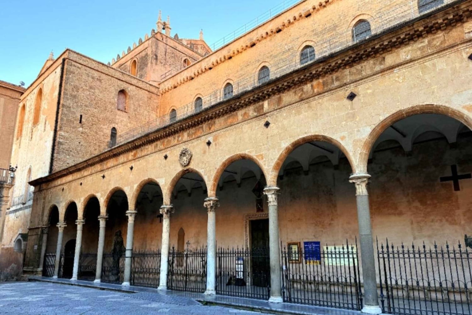 Palermo: Monreale, Catacombe e Mondello con cibo