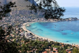 Palermo: Båttur på Mondello-stranden og i grottene