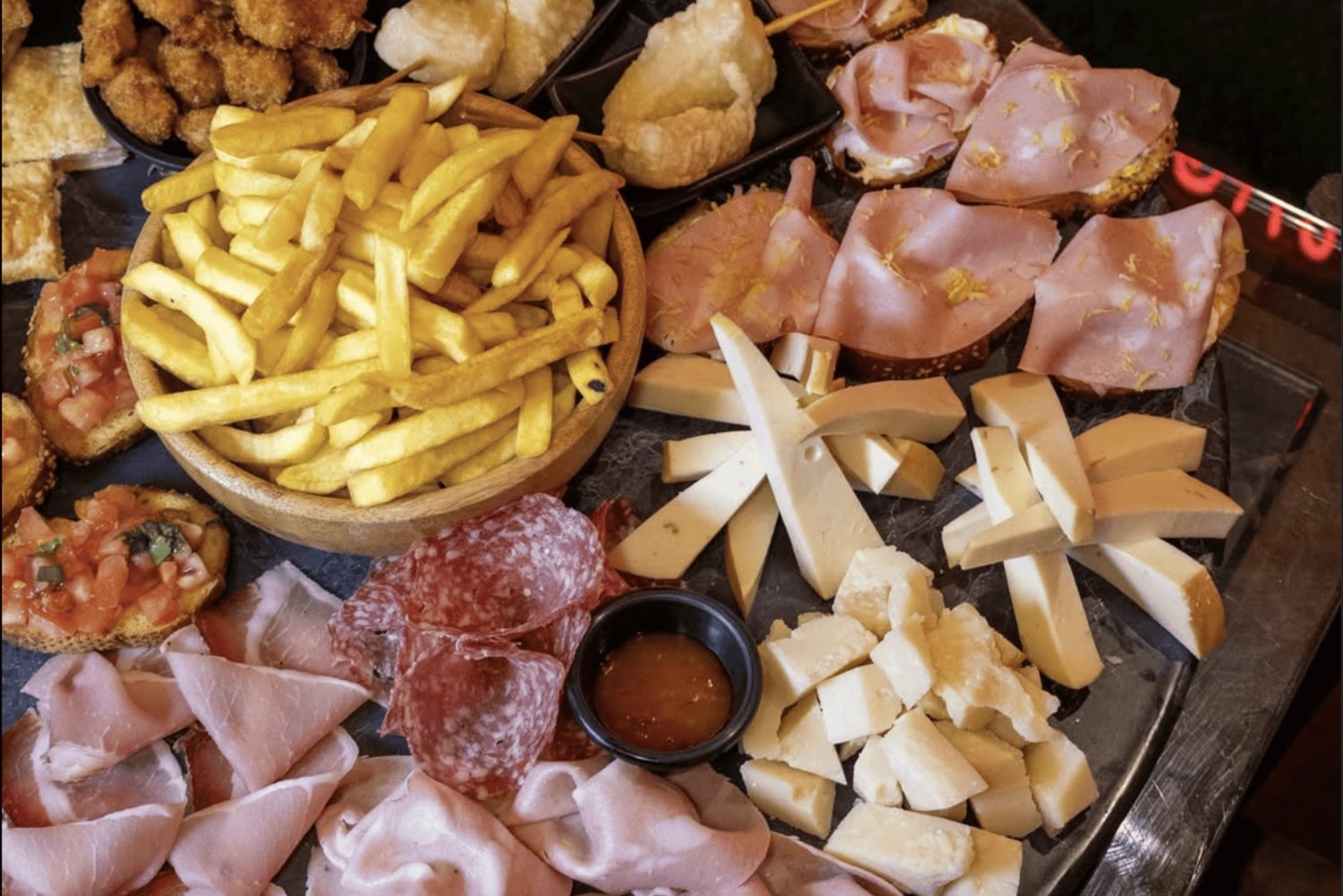 Палермо: Sicilian Tapas Experience с 3 винами и традиционным десертом