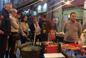 Palermo: Night Street Food Tour i lille gruppe