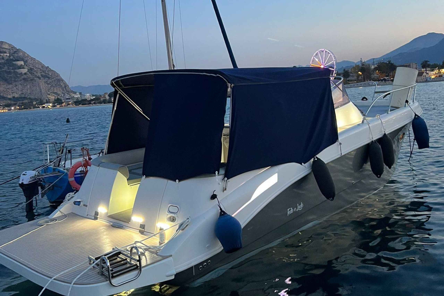 Palermo: Solnedgång med middag ombord på en lyxig båt