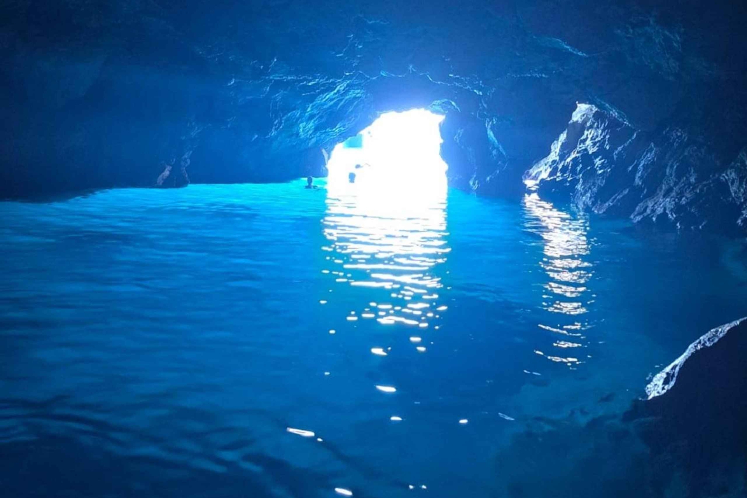 Palermo: tour compartido en barco con aperitivo y snorkel
