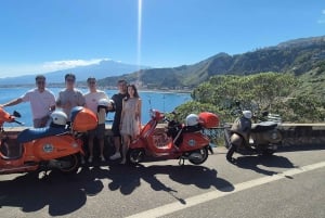 Passeio panorâmico de Vespa por Taormina, Castelmola e locais da série White Lotus