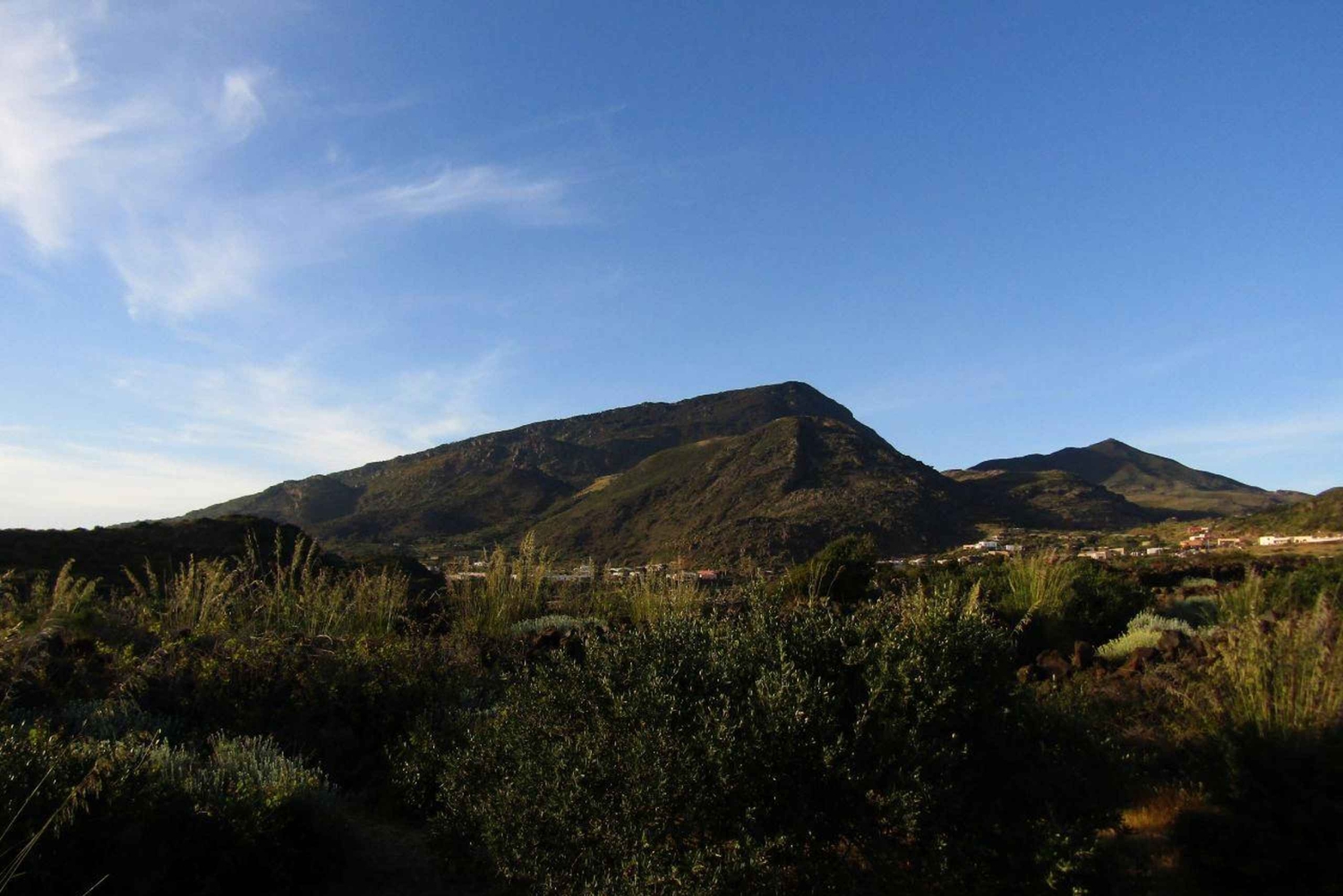 Pantelleria: trekking nella lava di Kagghiar e ceramiche raku