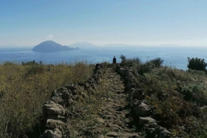 Pantelleria : trek volcanique privé entre mer et cratères