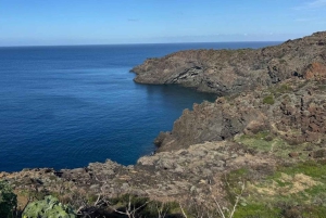 Pantelleria : trek volcanique privé entre mer et cratères