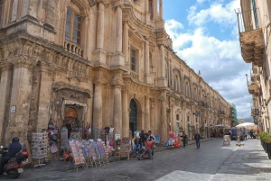Tour privato di Noto con una guida locale